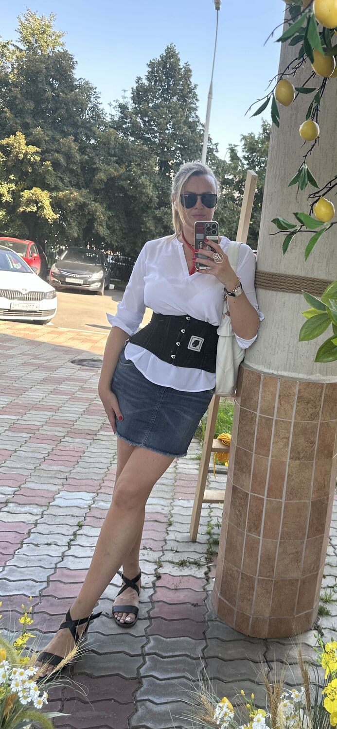  54737536  Ines, 48 ,    