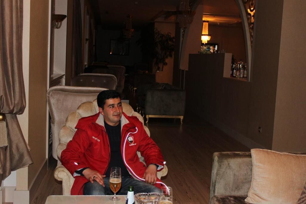 18851676  Zaur akan, 43 ,    