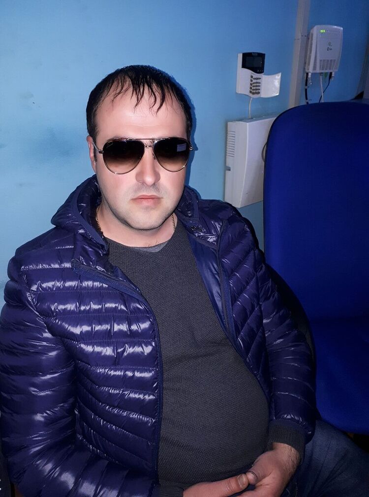  20709656  Artush, 39 ,    