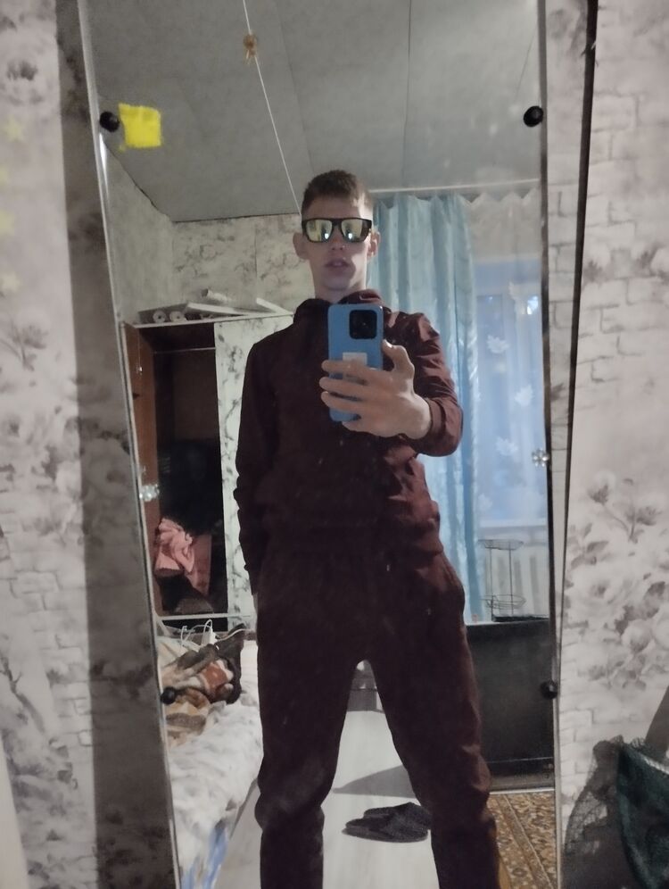  33891146  Artem, 24 ,    