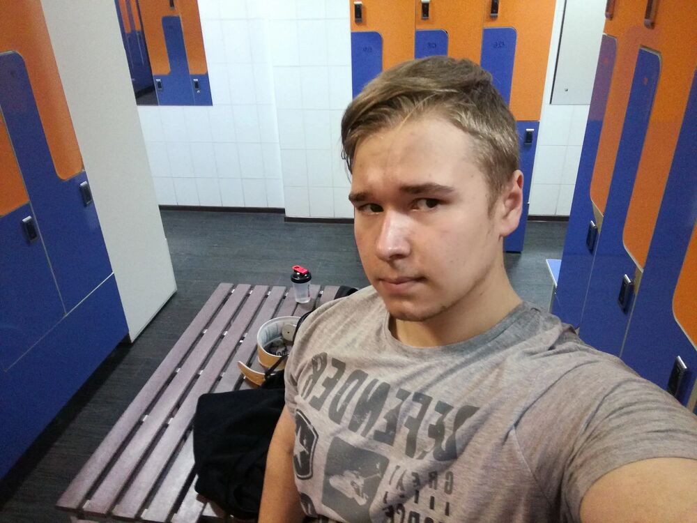  31402766  Viktor, 25 ,    