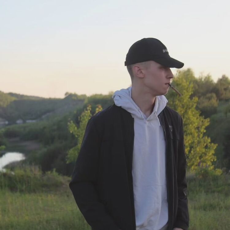  ,   Maksim, 22 ,   ,   , c 