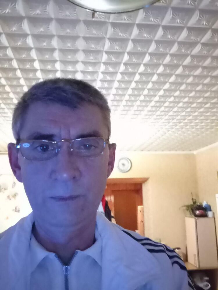  ,   Viktor, 45 ,   ,   