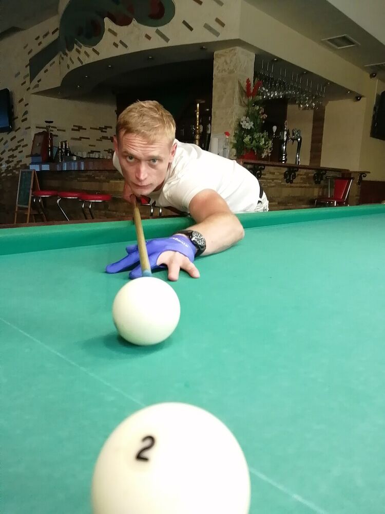  ,   Viktor, 38 ,   