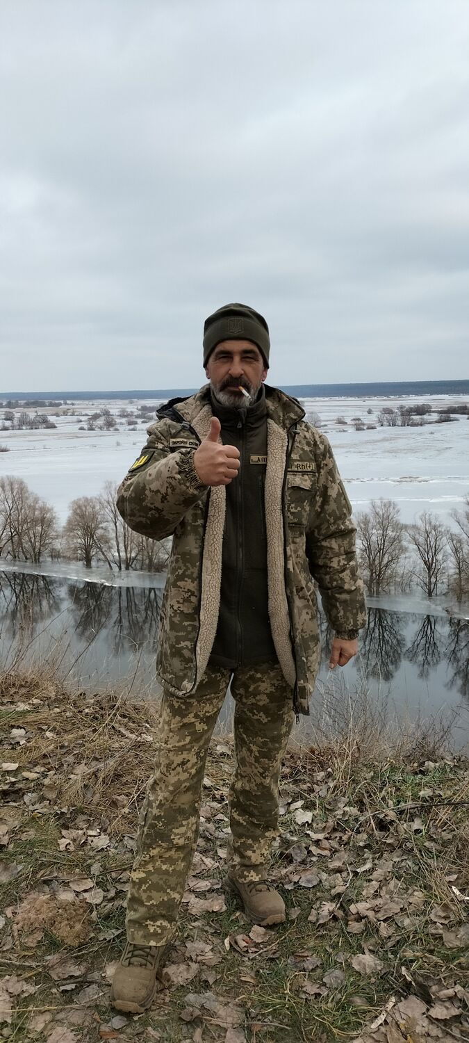  ,   Viktor, 53 ,   , 