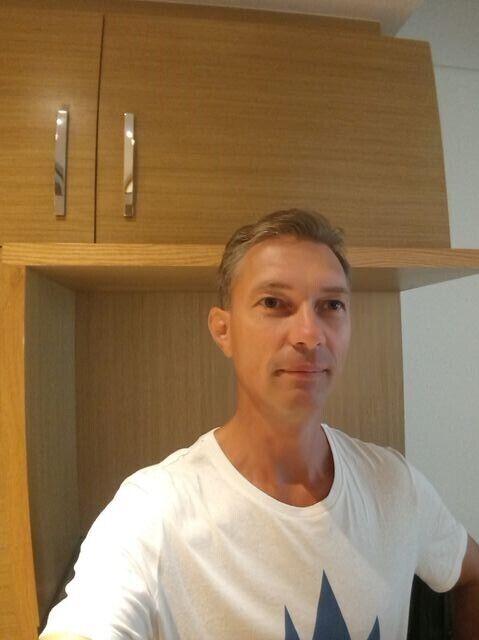  ,   Andr, 52 ,   ,   , c 