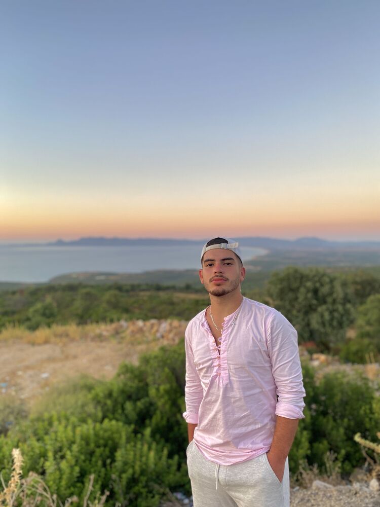  42109836  Rashid, 25 ,    Algiers