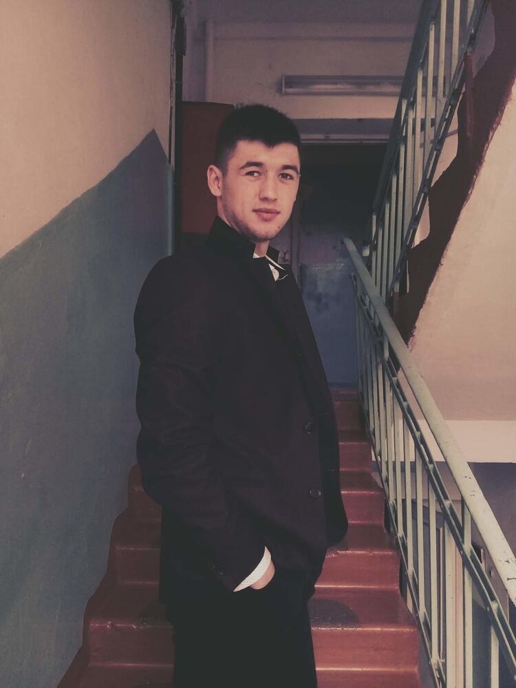  9723426  Konstantin, 28 ,    