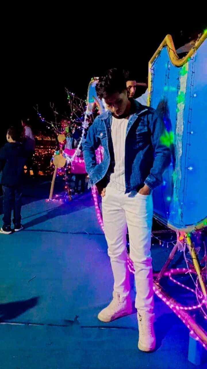  44285276  Milton, 27 ,    