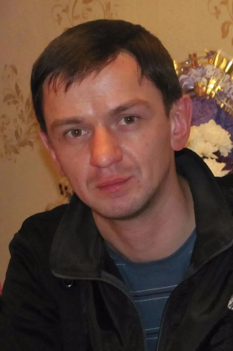  48384536  Vik, 40 ,    