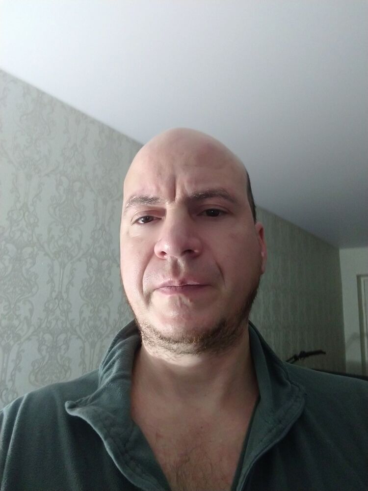  18137426  Ivan, 49 ,    