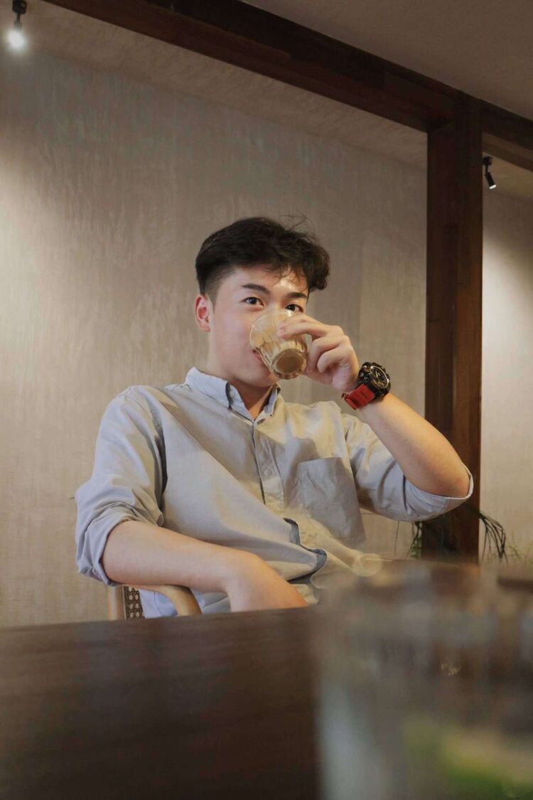  38535316  Elliot Huang, 24 ,    