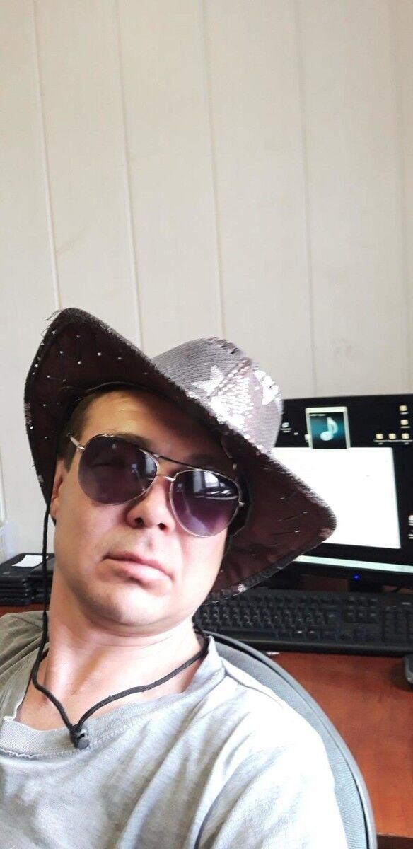  ,   Sergey, 43 ,  