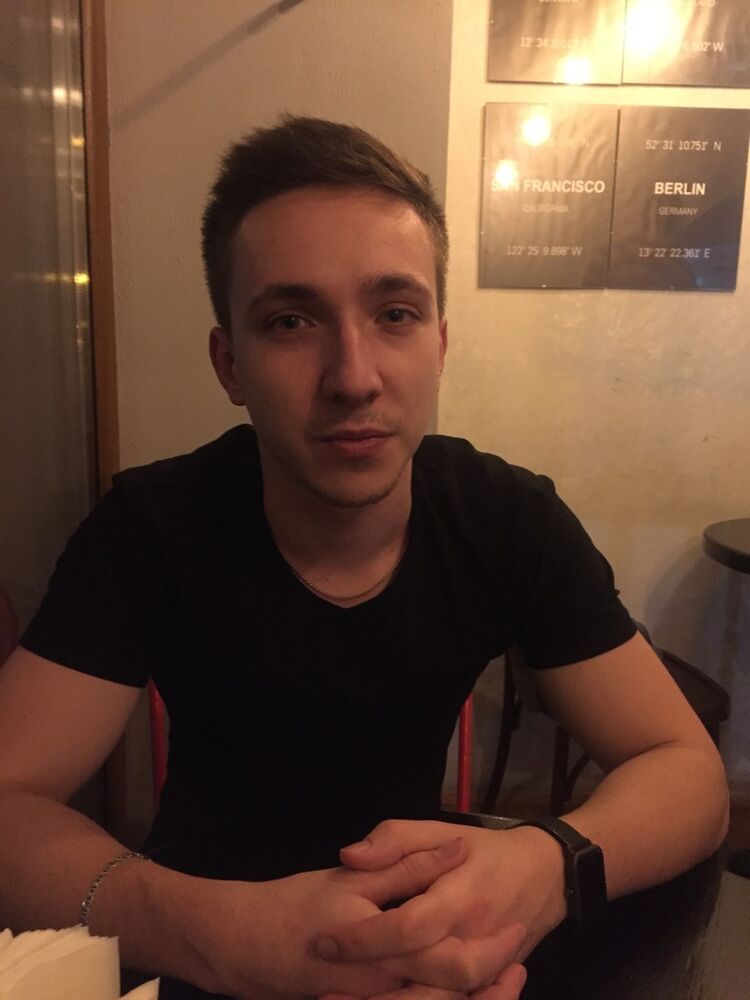  ,   Valentin, 30 ,   