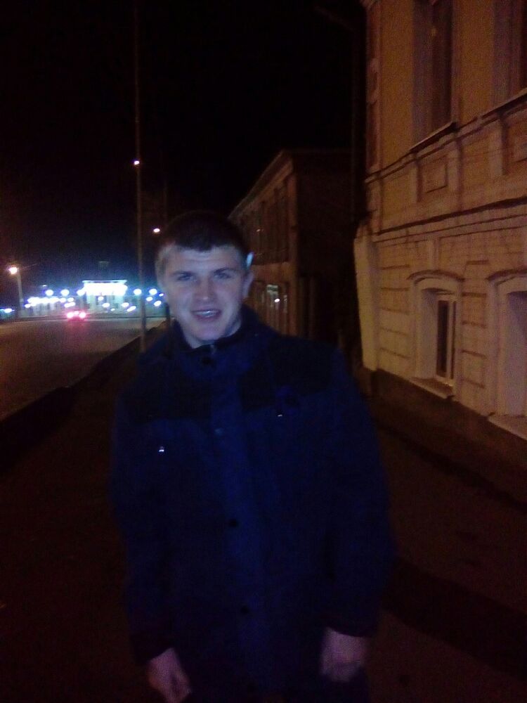  8752916  Vladislav, 27 ,    
