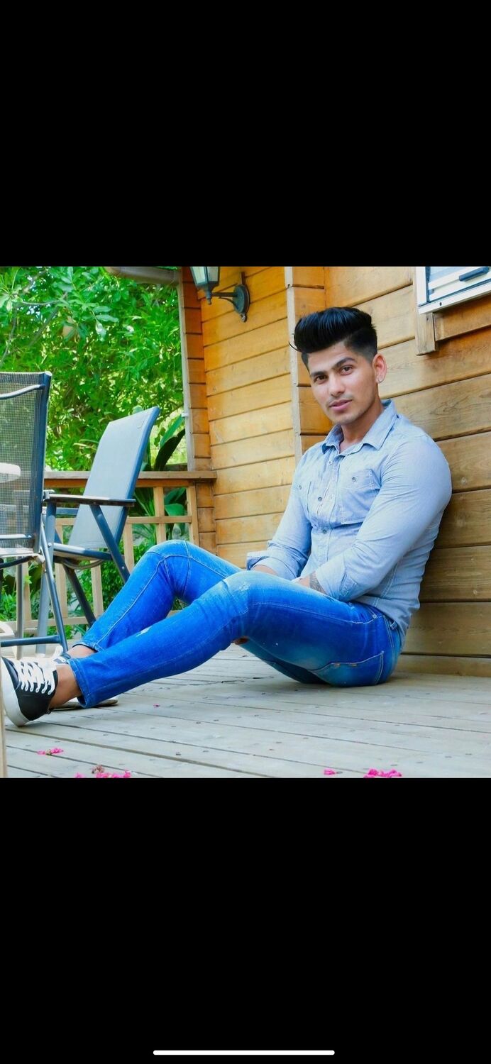  25984006  Vasu Pant, 28 ,    Connaught Place