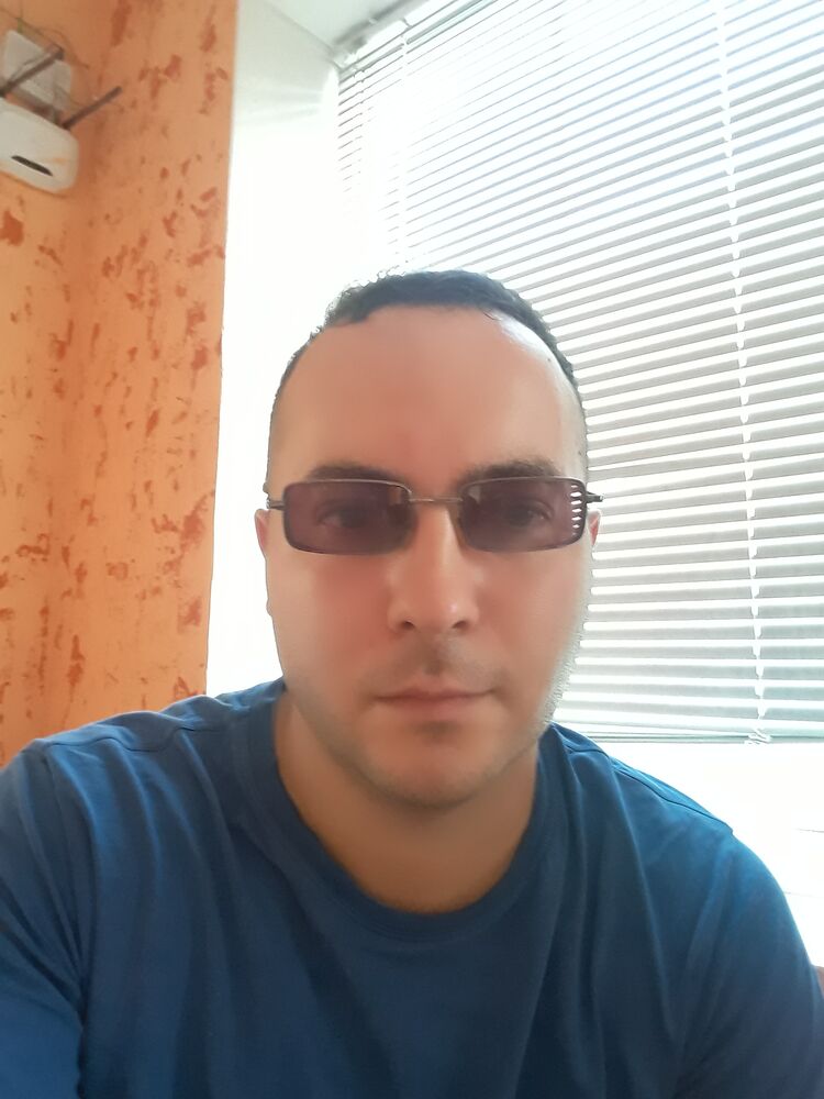  28077596  , 37 ,     