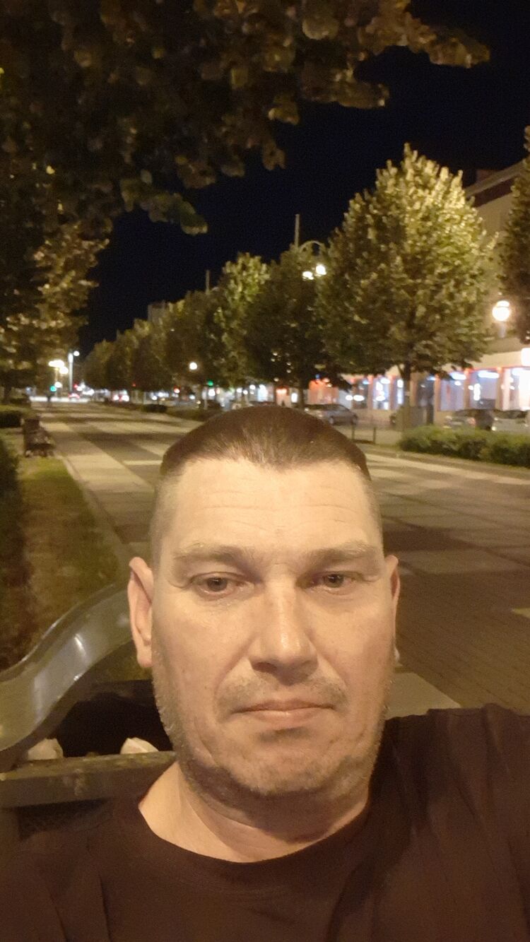 Wiesbaden,   Valentin, 47 ,   ,   