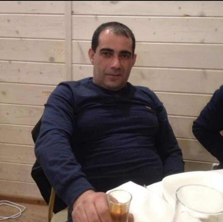 33944766  Emil, 46 ,    