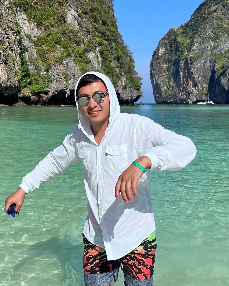  51957926  Vahid, 29 ,    