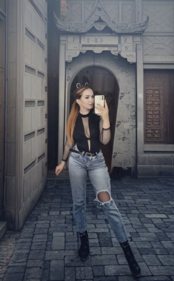  44141226  Ionela, 22 ,    