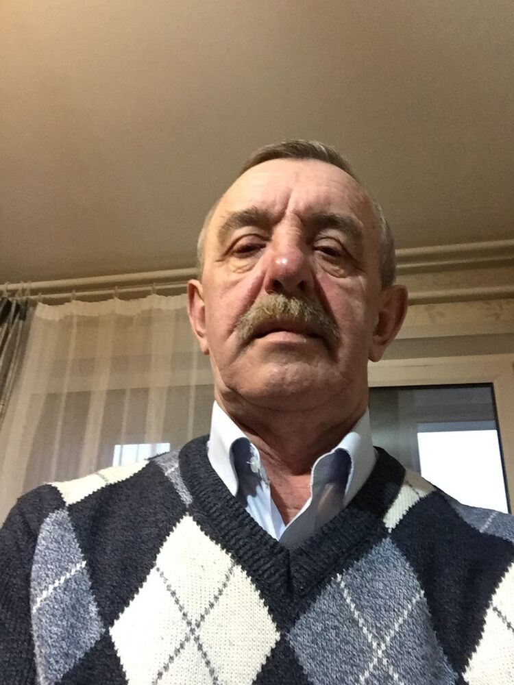  15987666  Viktor, 65 ,    