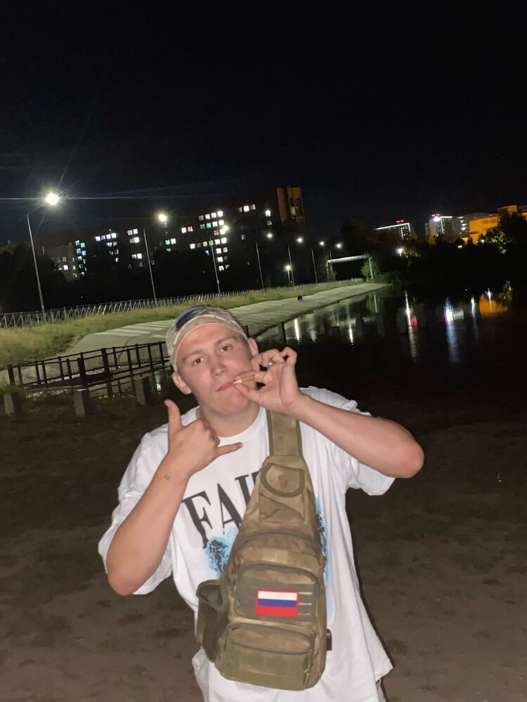  53403276  Ilya, 18 ,    