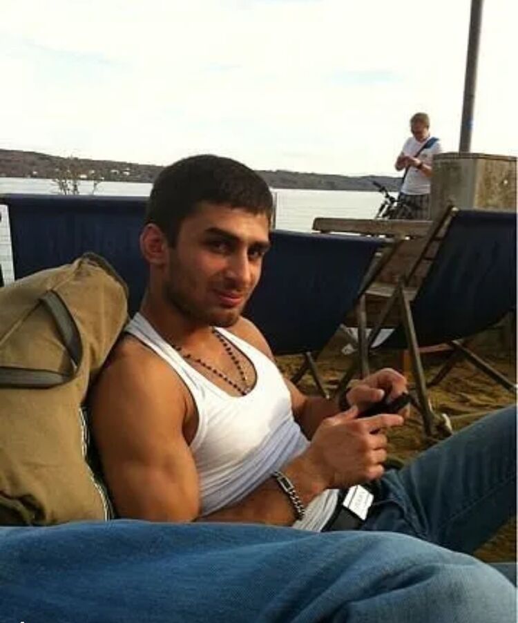  ,   Armen, 37 ,   ,   