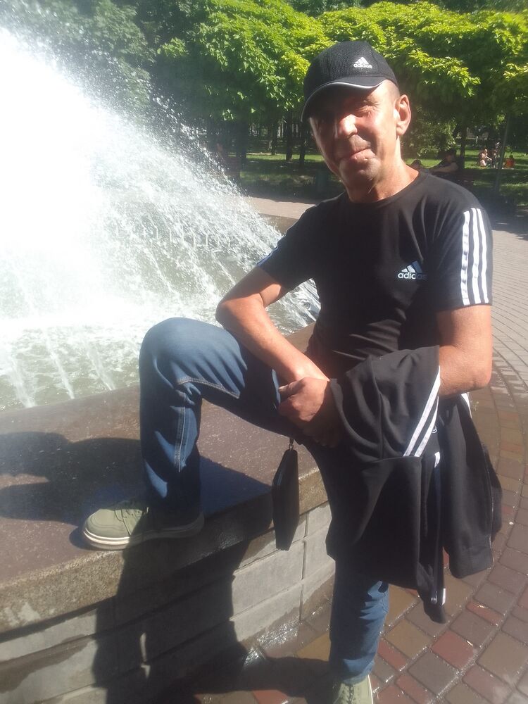  43879956  Walerij, 56 ,    