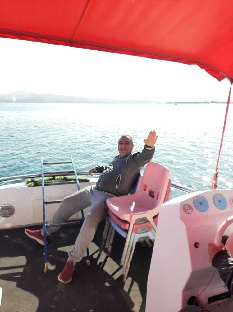  27188166  Robert, 48 ,    