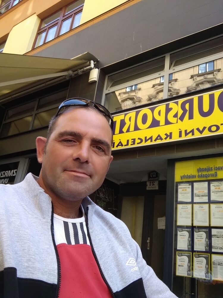 17319866  Iuri, 43 ,    