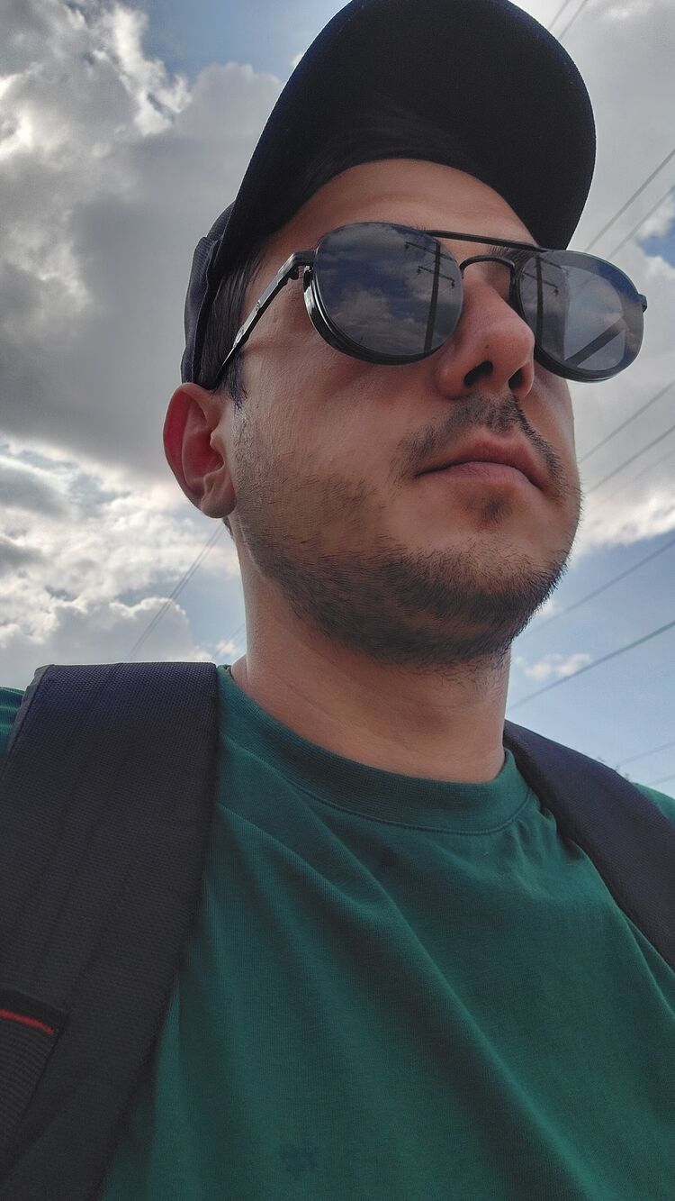  44327116  Zura, 31 ,    