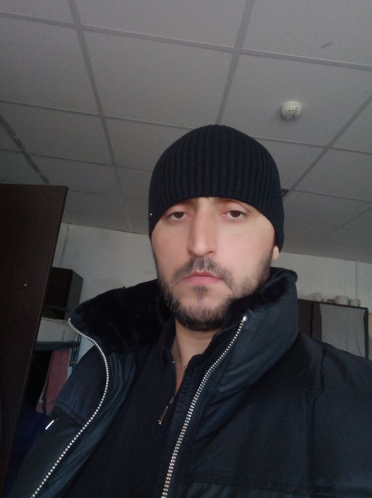  47024926  Arazqurbanov, 40 ,    