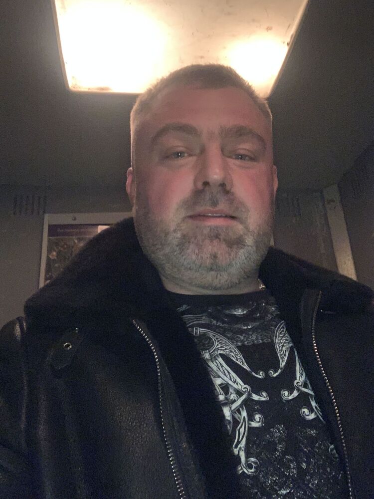  34208056  Aleksei, 43 ,    