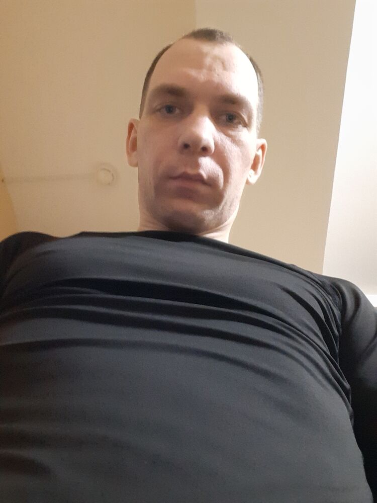  31398836  Yury, 32 ,    