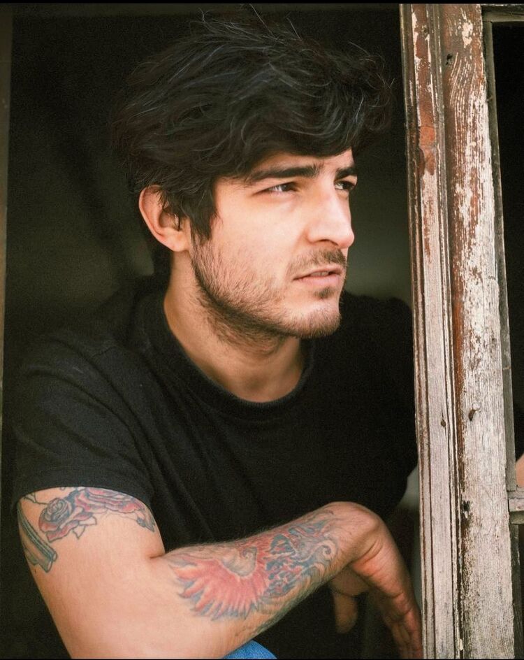 ,   Malik, 33 ,   ,   , c , 