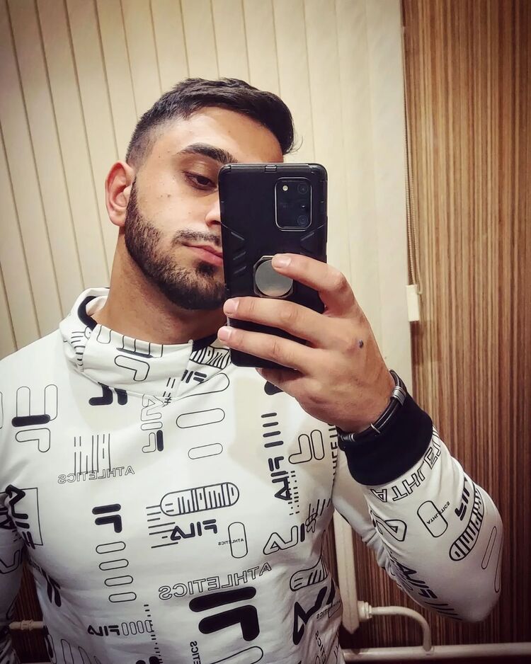  32593936  Andranik, 27 ,    