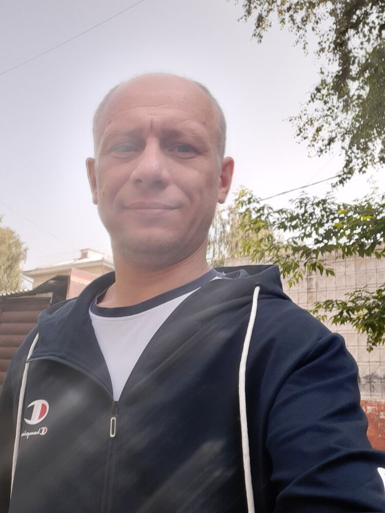  20561996  SERGEI, 44 ,    