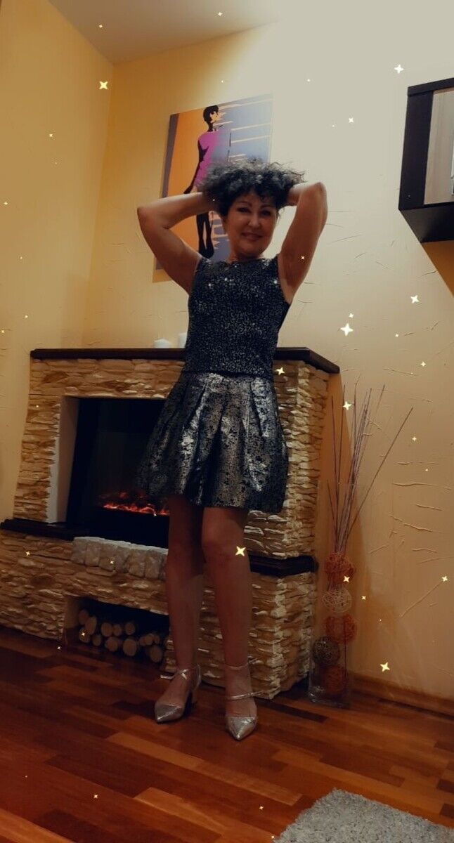  22114206  Adora, 59 ,    