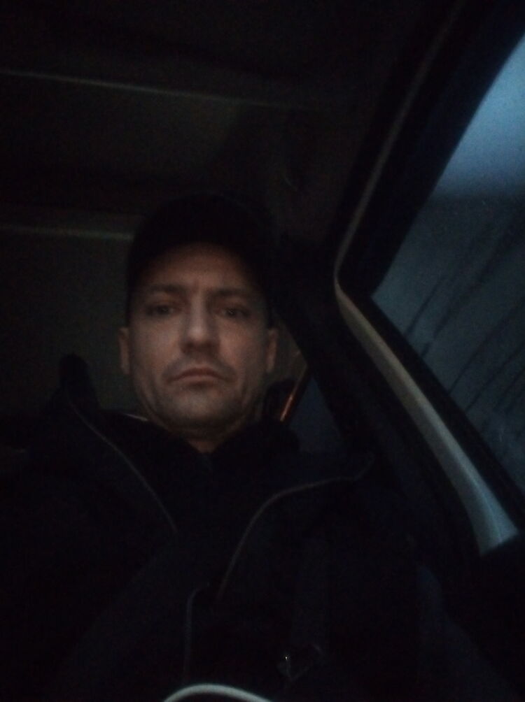  38816596  Vladimir, 39 ,     