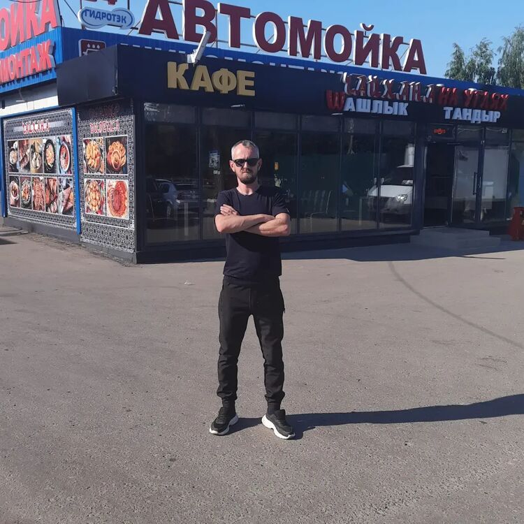  27082276  Andrey, 37 ,    