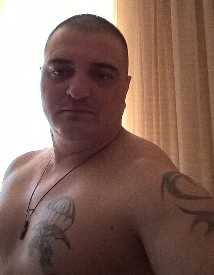  8233556  , 39 ,    -