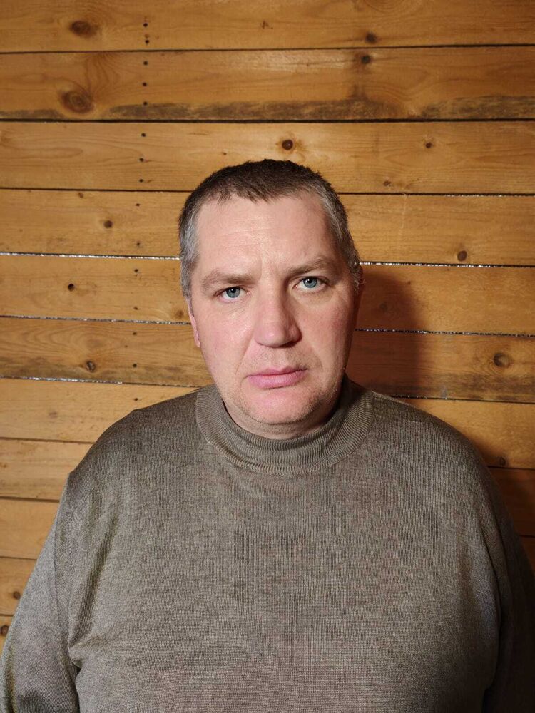  54142776  Roman, 46 ,    