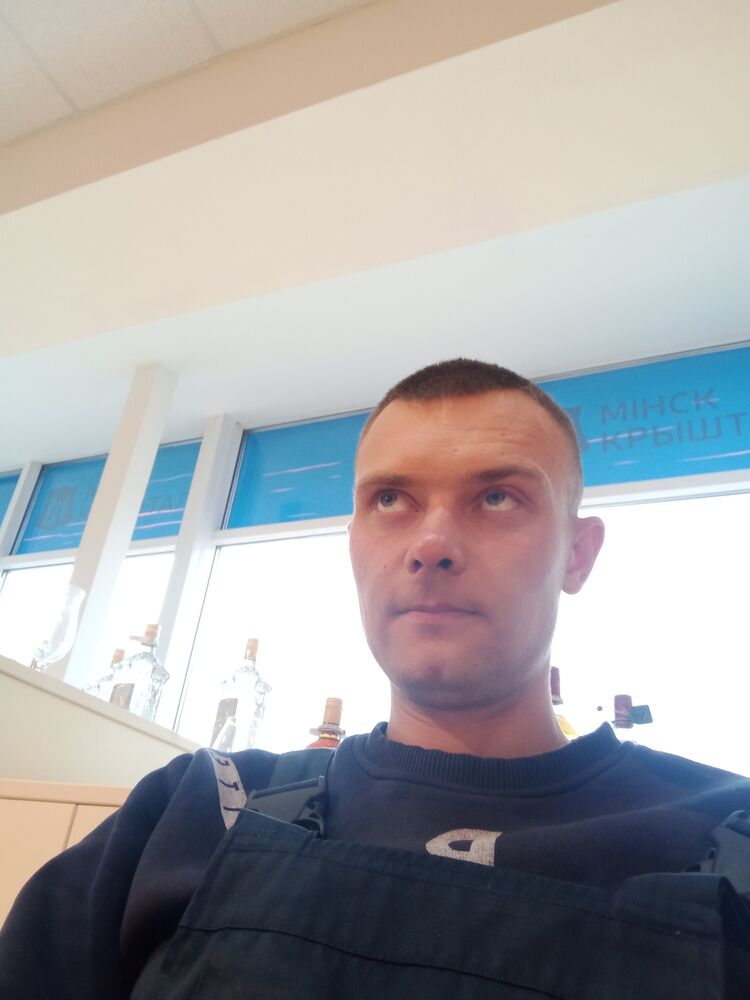  30242146  Igor, 33 ,    