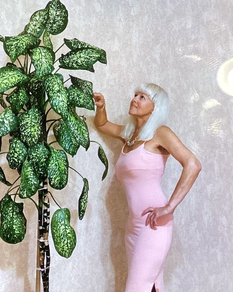  53978276  Mila, 49 ,    