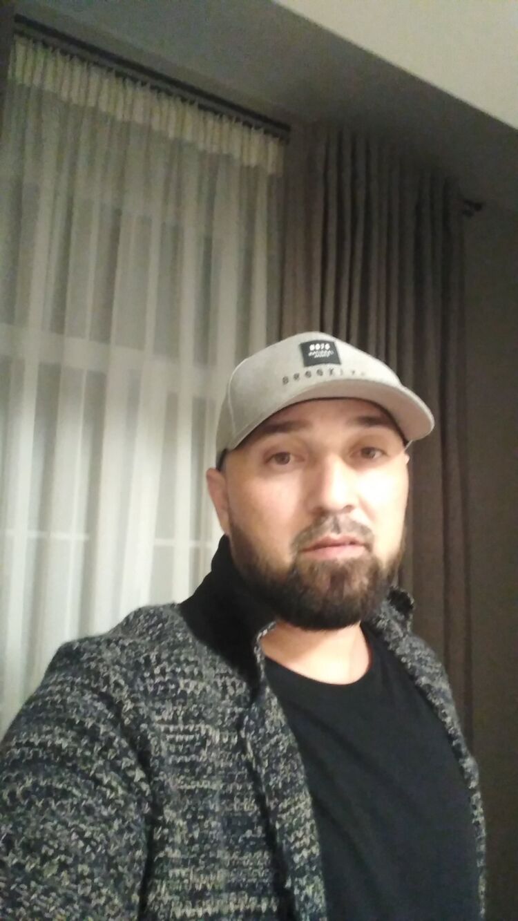  47756196  Akraman, 38 ,    