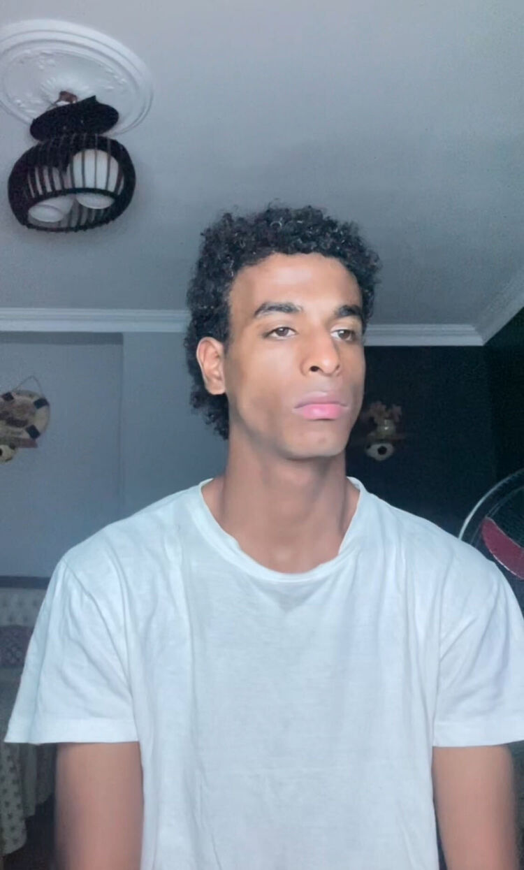  44687256  Karim, 24 ,    Al Jizah