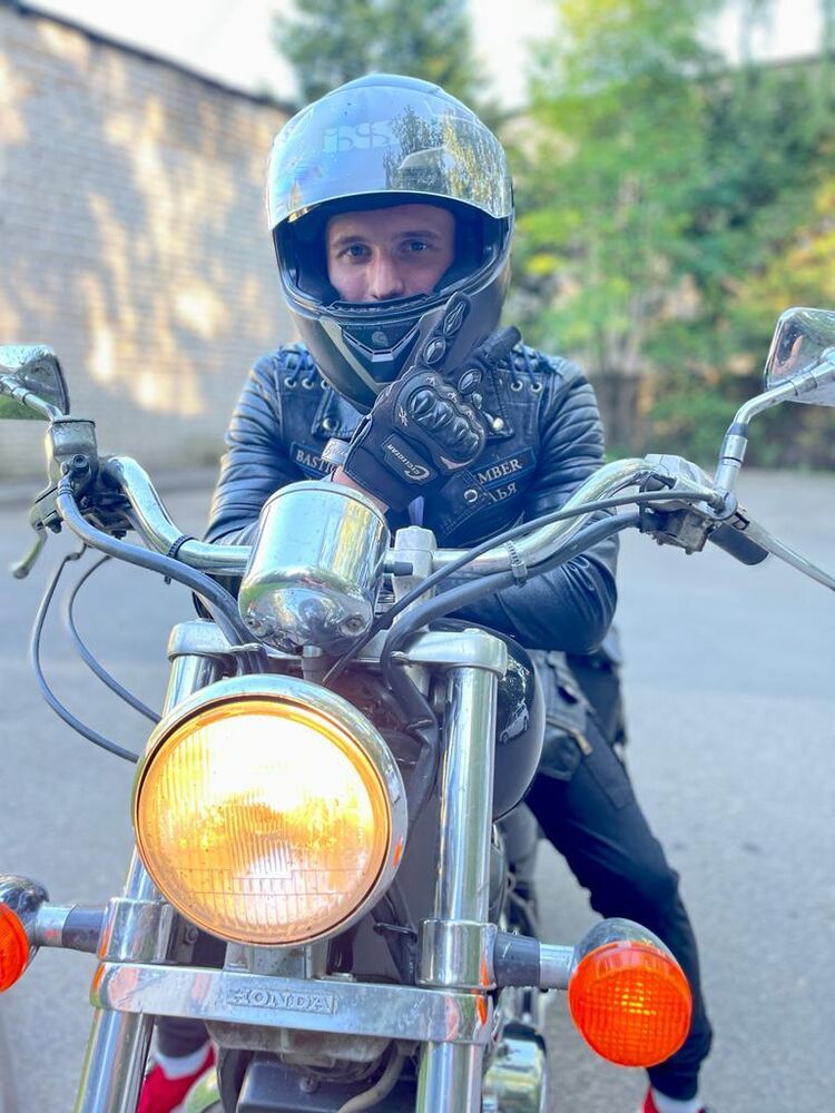  29624996  Ilya, 25 ,    