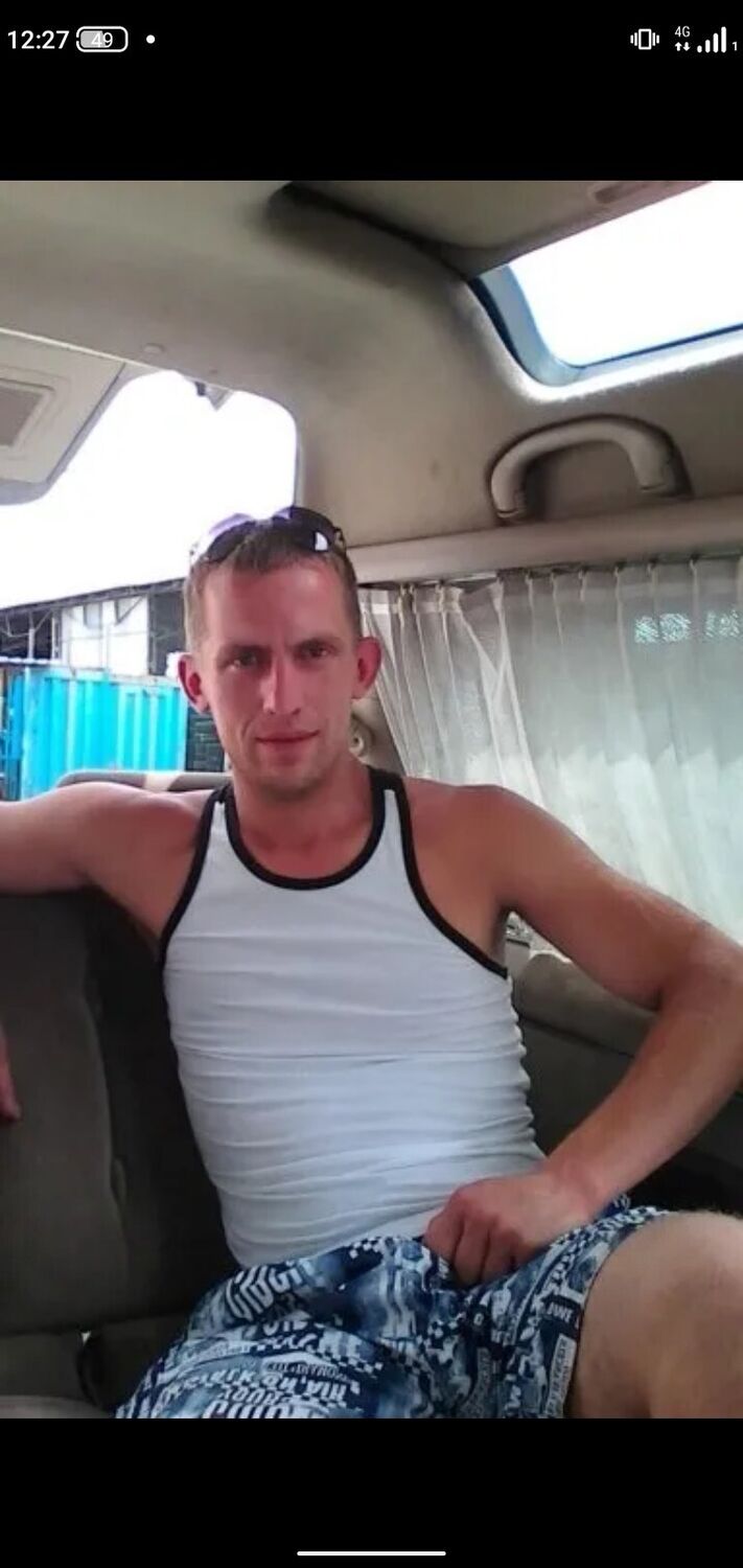 34379596  Anton, 37 ,    