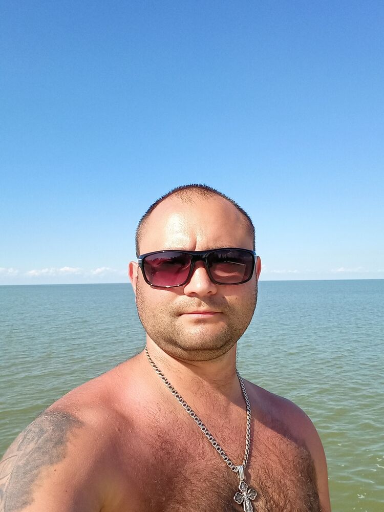  23418316  Artem, 38 ,    